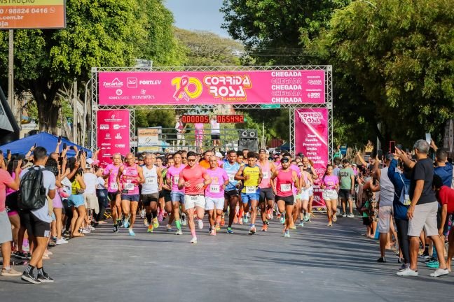 10ª Corrida Rosa reúne atletas e celebra uma década de conscientização sobre o câncer de mama em Teixeira de Freitas
